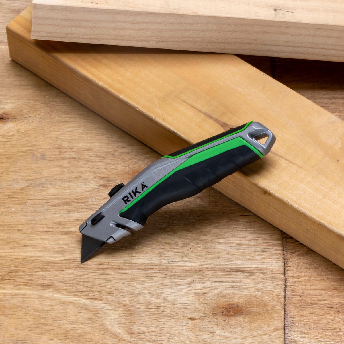 Rikä Heavy Duty Utility Knife | Zinc Alloy Body with 5 SK2M Blades